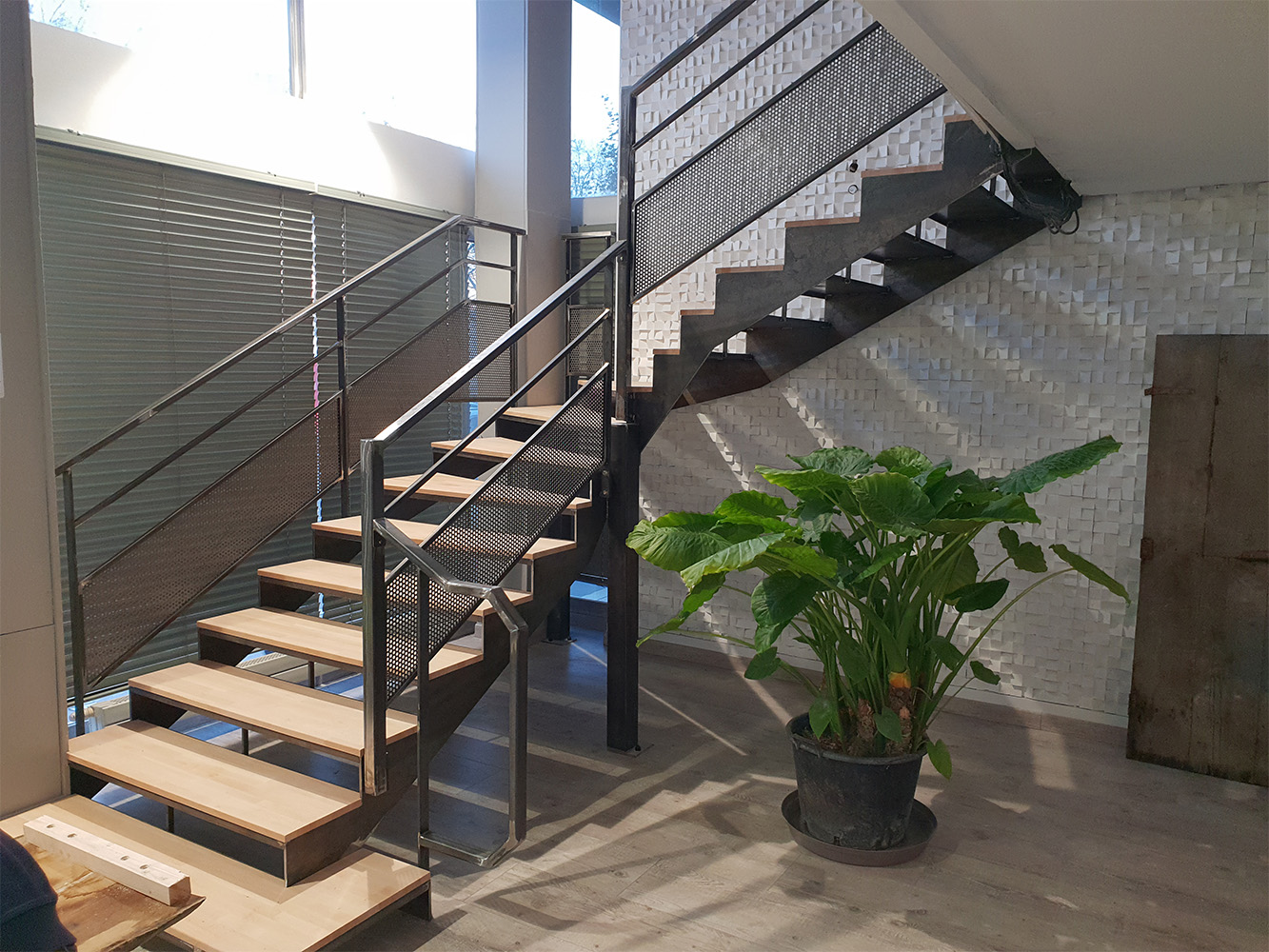 Escalier quart tournant réalisé à pour un client de JS Métallerie à Elbeuf en Seine Maritime